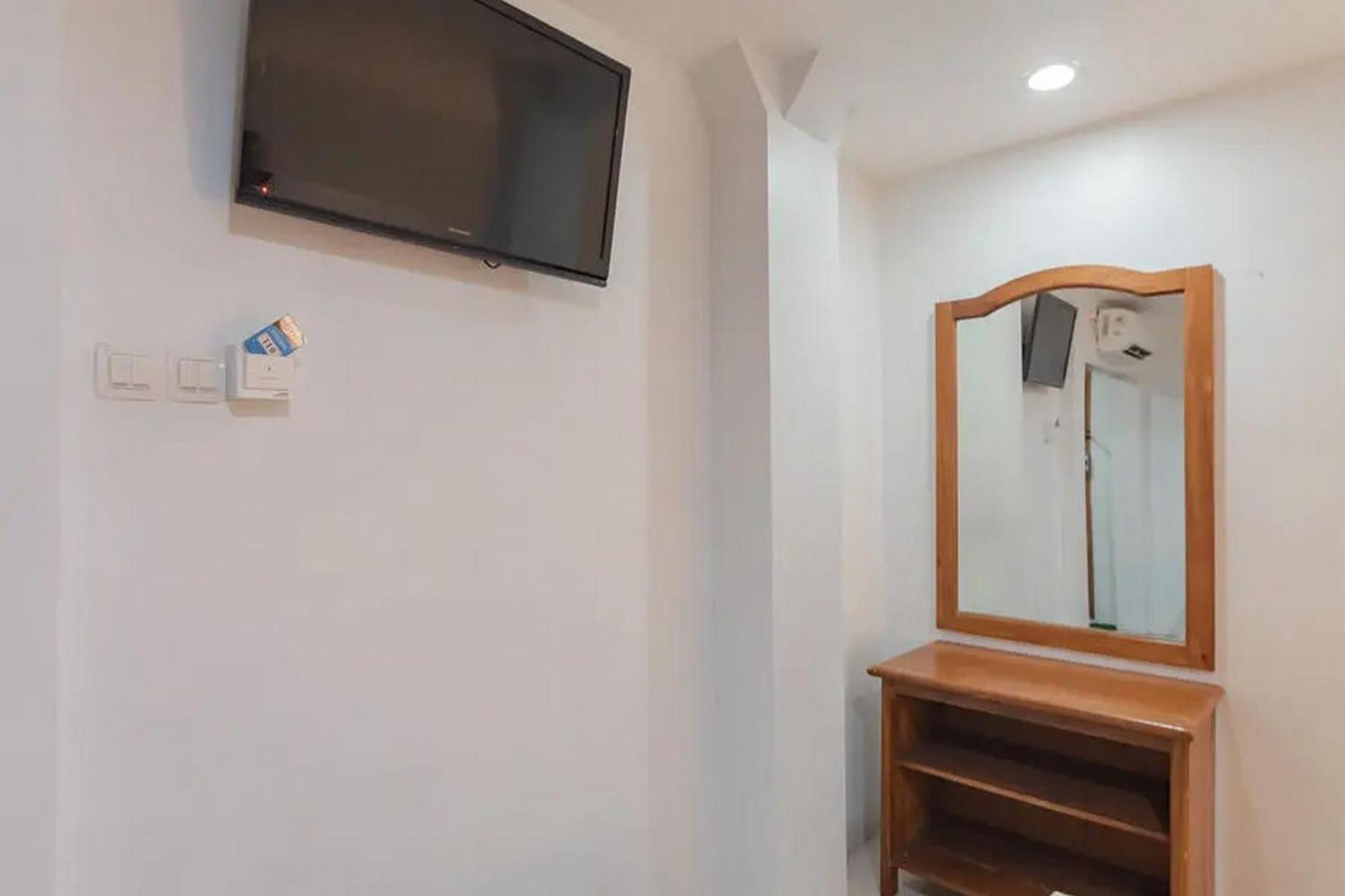 Reddoorz At Arwiga Hotel Near Rs Hasan Sadikin Bandung Exterior foto